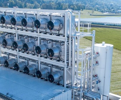 Kohlenstoffdioxid-Kollektor im schweizerischen Hinwil: Biokerosin aus eingefangenem CO2.