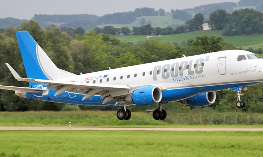 Embraer E170 von People's: Zu Beginn trug die Airline noch den Zusatz Viennaline.