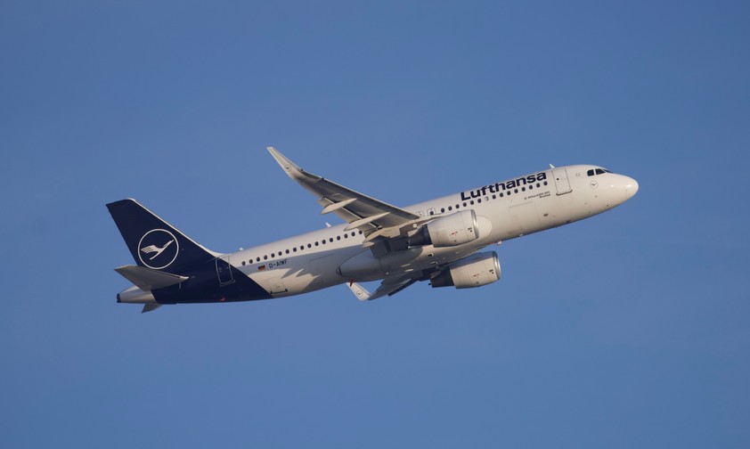 Lufthansa: Auf der Kurzstrecke werden die Gebühren angepasst. 