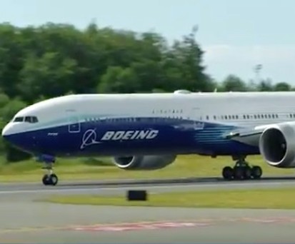 Boeing 777X mit dem Kennzeichen N779XW: Erste Rolltests der 777X.