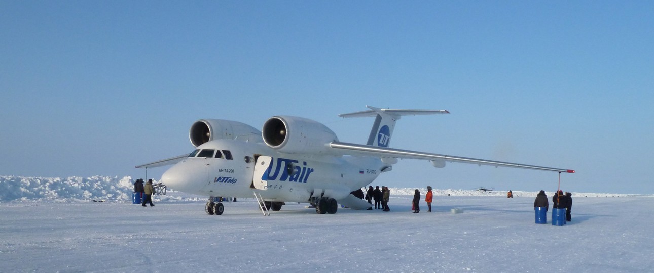 Antonov An-74 beim Eis-Lager Barneo.