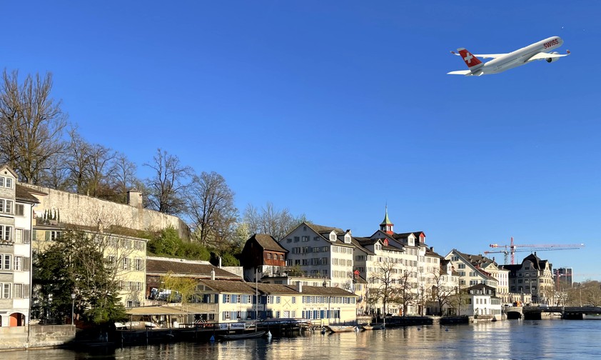 Airbus A350 von Swiss über Zürich (Montage): Swiss bekommt weitere Exemplare.