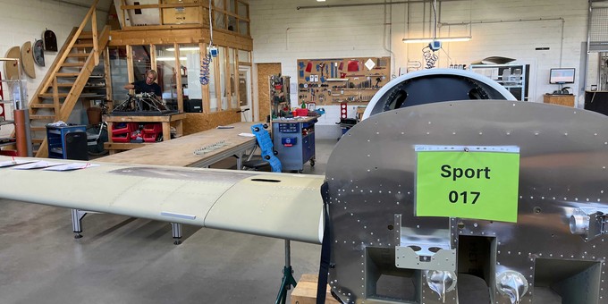 Alle Flugzeuge bekommen Nummern.