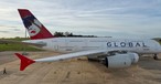 Der Airbus A380 von Global Airlines ohne Blau.