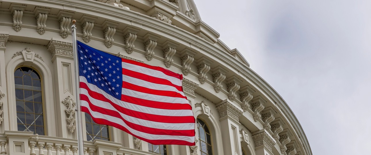 US-Flagge vor dem Kapitol: In den Vereinigten Staaten ist ein neues Notam-System gestartet.