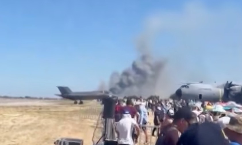 Rauchwolke bei der Flugshow: Tragischer Unfall. 