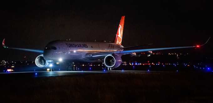 Turkish Airlines: Istanbul  – Mexico City - 11.380 km