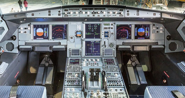 Cockpit eines Airbus A320 Neo: Was man hier tut, spürt man nicht direkt vom Flugzeug.