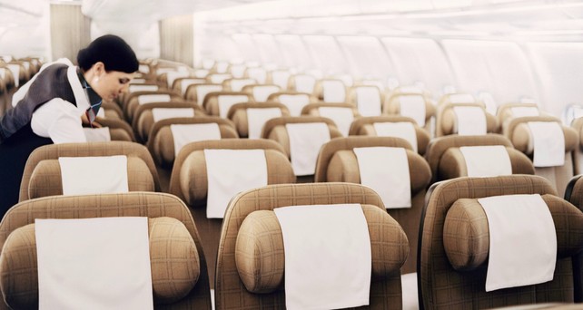 Kabine eines Airbus A330 von Swiss:S chick, aber in die Jahre gekommen.