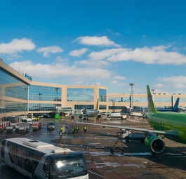 Airbus A320 von S7 Airlines am Flughafen Domodedovo: Geht der Airport in Staatshand über?