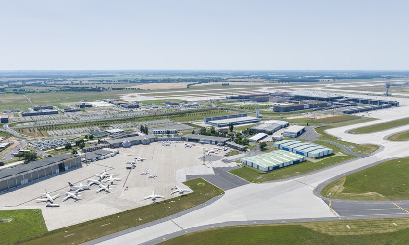 Flughafen Berlin Brandenburg: Zuerst Autos, bevor die Flieger kommen.