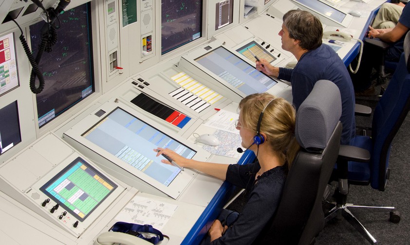 DFS-Kontrollzentrale München: Die Lotsinnen und Lotsen überwachen einen riesigen Luftraum.