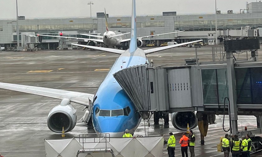 Die Boeing 737-700 von Tuifly ...