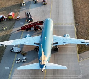 Die stehen gebliebene Boeing 787 von Vietnam Airlines nach der Landung in München: Die Blackbox wird ausgewertet.