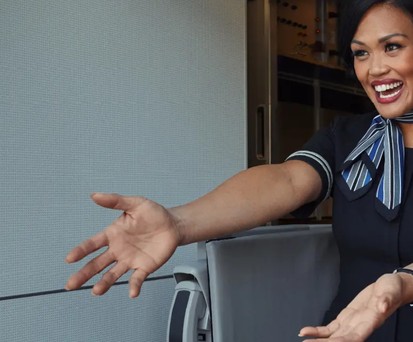 Flugbegleiterin von United Airlines: Nicht alle waren nach dem Weihnachtsmahl so happy.