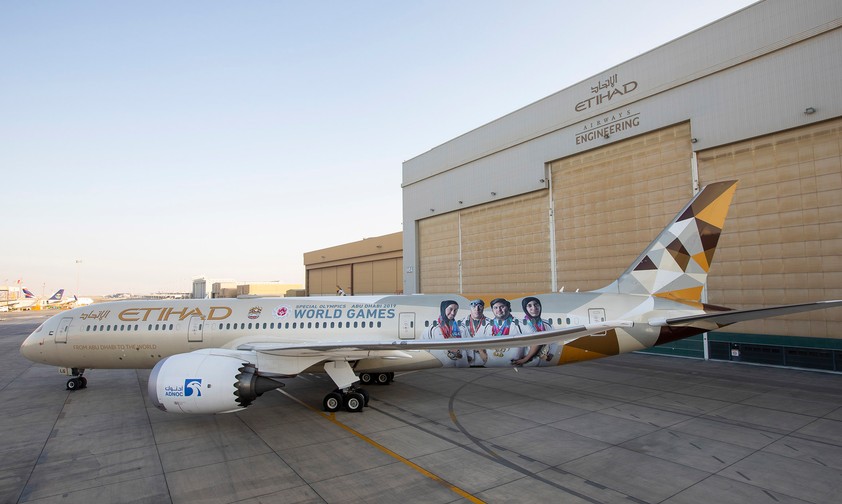 So sieht der Dreamliner von Etihad mit Spezialbeklebung aus.