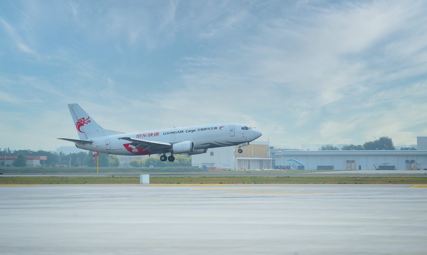 Partner-Airlines: Bisher setzte die Logistiksparte von JD auf eine Kooperation mit diversen anderen Fluggesellschaften, darunter Loongair Cargo.