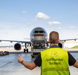 Hier kommt die 98+10, der neue Airbus A321 der Bundeswehr.