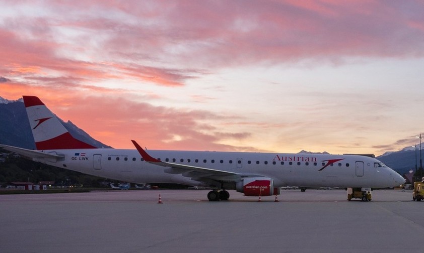 Embraer E195 von AUA am Flughafen Innsbruck: Die Österreicher bauen ihr Angebot zwischen Wien und Innsbruck deutlich aus.