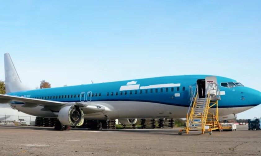 Boeing 737-800 vom KLM: Die PG-BXK wird zerlegt.
