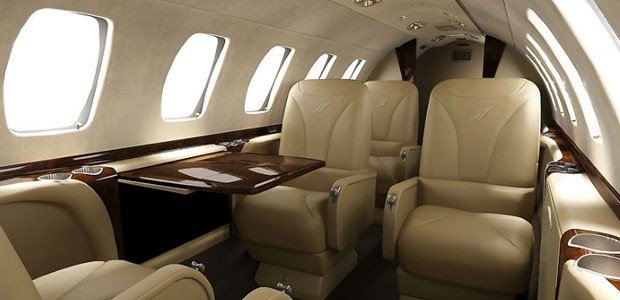Etwas luxuriöser ist es im Privatjet auf jeden Fall.