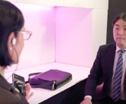 Mit Übersetzungskopfhörern gegen Sprachbarrieren