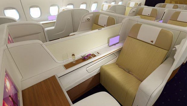 12 Plätze wird es in der Royal First Class geben. Thai Airways entschied sich bewusst gegen Einzelsuiten, wie sie andere Airlines ihren Reisenden bieten. Es gebe keinen Bedarf dafür, so die Airline.