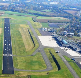 Flughafen Dortmund: Die Landeschwellen ähneln Zebrastreifen.