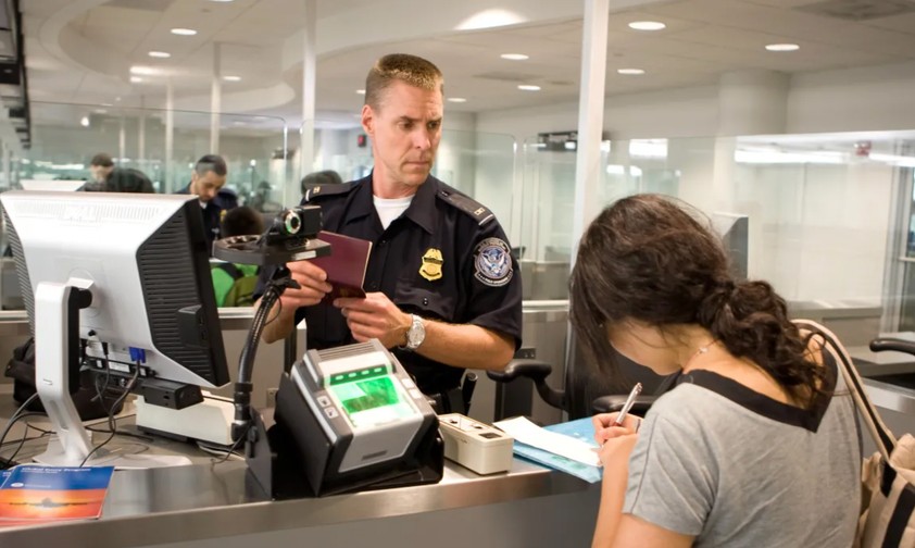 Passkontrolle an der US-Grenze: Es gibt nur noch männlich und weiblich.