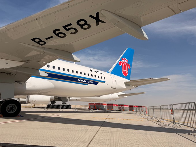 Der Flieger bietet maximal Platz für 192 Passagiere. Bei China Southern sind es nur 156 Gäste in zwei Klassen. 