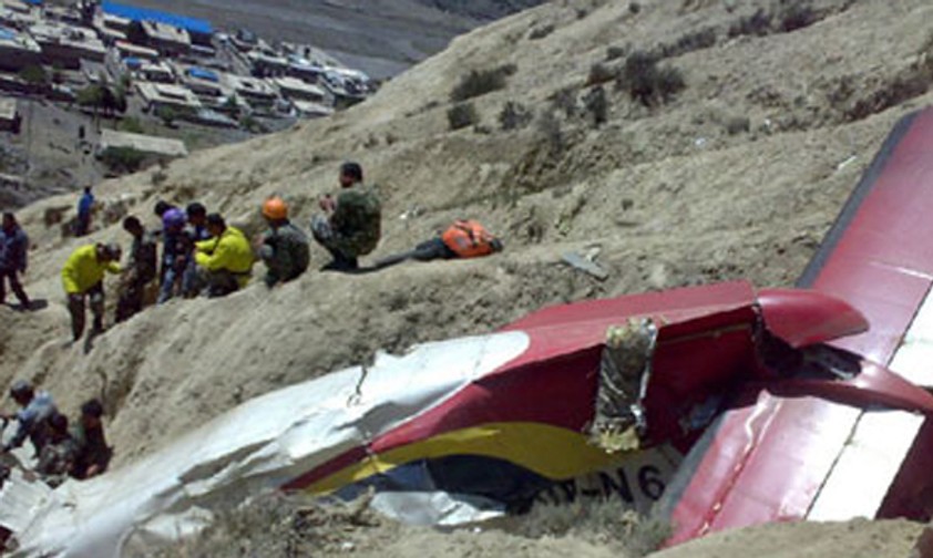 Wrack der Dornier Do228: Der Flieger krachte in eine Bergwand.