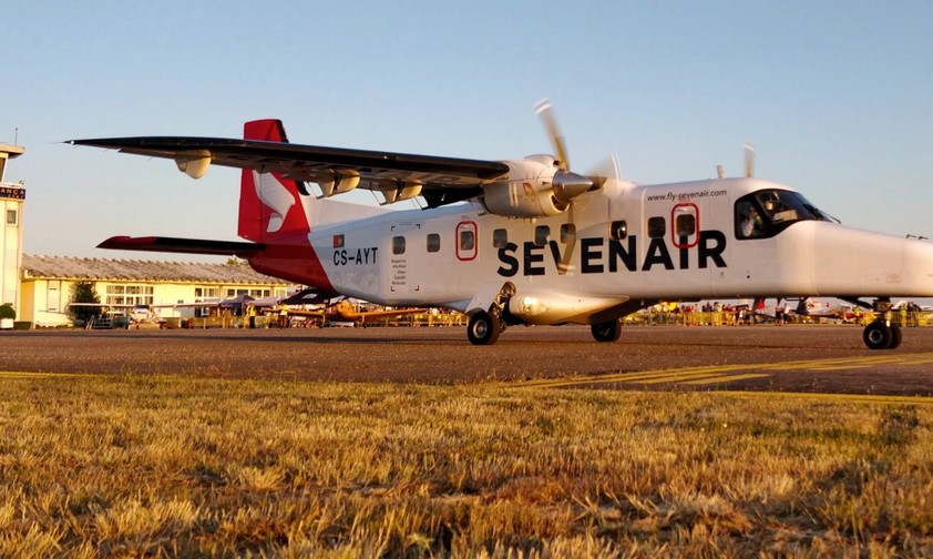 Dornier Do228 von Sevenair am Flughafen Braganca: Die Airline hat schon wieder Geldprobleme.