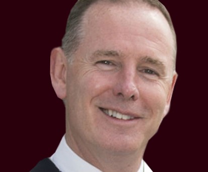 Tony Douglas: Zurück nach Abu Dhabi.