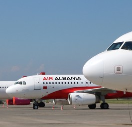 Flugzeuge am Tirana International Airport: Ausbau geplant.