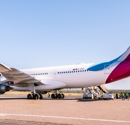 Flugzeug von Eurowings: Künftig längere Flugzeiten.