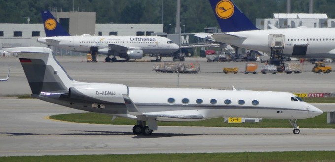 Leser Andreas Eckert machte Fotos von drei Jets des BMW Flugdienstes, der den Werksflugverkehr für den Automobilkonzern durchführt. Zur Flotte gehört eine Gulfstream G550 mit dem Kennzeichen D-ABMW,...