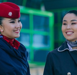 Air-Astana-Flugbegleiterinnen: Die Airline zahlt geringe Löhne.