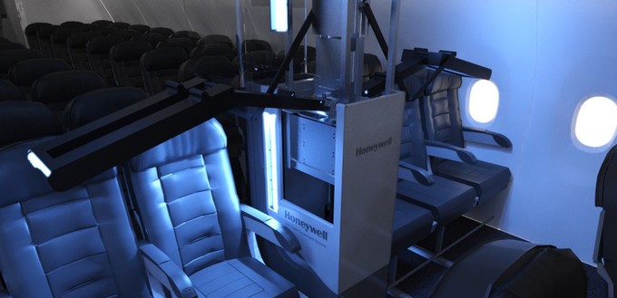 Honeywell UV Cabin System: Wird durch die leere Kabine gerollt und desinfiziert mit UV-C-Strahlung. Ursprünglich...