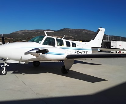 Beechcraft 58 Baron von Euroairlines: Mitte zum Zweck.