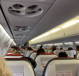 Kabine eines Fliegers von Austrian Airlines: Die Luftdüsen bleiben geschlossen.