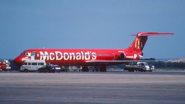So viel Nostalgie auf einmal: Der alte McDonalds-Brand auf einer MD83 der mittlerweile eingestellten Crossair.