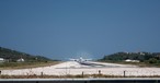 Flugzeug in Skiathos: Die Triebwerke verursachen heftige Winde.