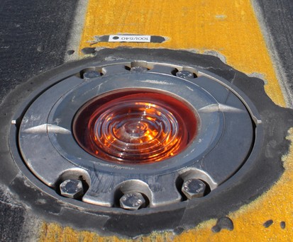 Lampe an einem Flughafen: Muss regelmäßig gereinigt werden.