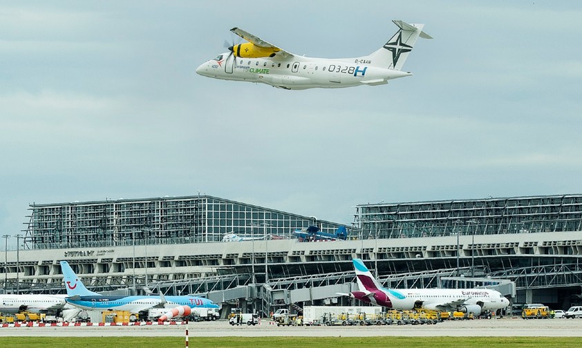 D328 am Flughafen Stuttgart: Auf zu neuen Zielen.