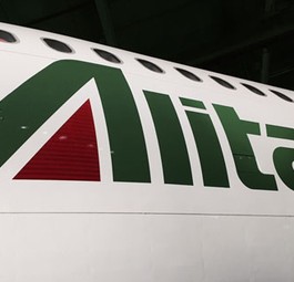 Er wirkt dort frischer und moderner. Die dunkleren Linien im A sind hier horizontal, im Leitwerk abgeschrägt. Ebenfalls neu: Das A wurde größer und dadurch markanter.