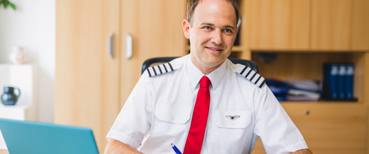Hans-Georg Rabacher, Pilot und Autor vom Buch "Fliegen aus dem Cockpit beantwortet"