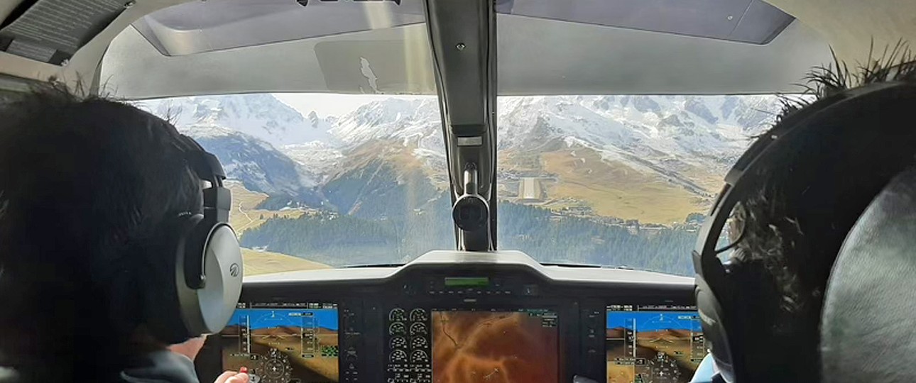 So siehz die Aussicht auf den Flughafen vor der Landung aus.