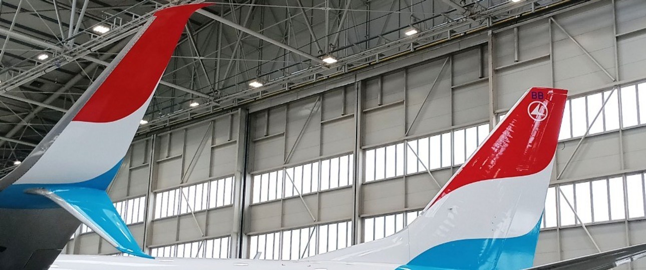 Boeing 737-800: Das Flugzeug hat als erstes aus der Bestandsflotte die neue Lackierung erhalten.