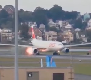 Flammen am Triebwerk: Der Airbus A330 von Swiss musste den Start abbrechen.