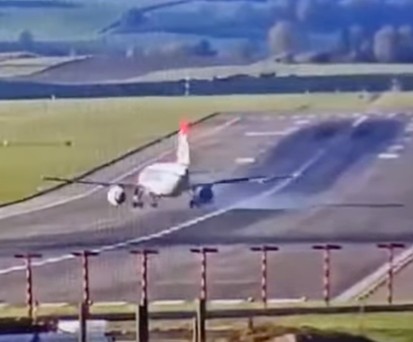 Airbus A320 von Edelweiss schlittert beinahe von der Piste